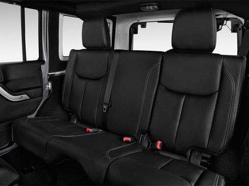 Used 2017 Jeep Wrangler Unlimited Sahara w/ Mopar Chrome Edition Group AWD/4WD image 11