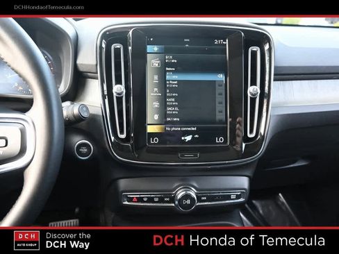 Used 2021 Volvo XC40 T4 Inscription image 12