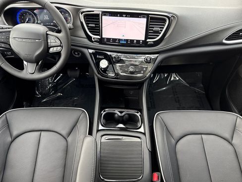 New 2027 Chrysler Pacifica Limited AWD/4WD image 12