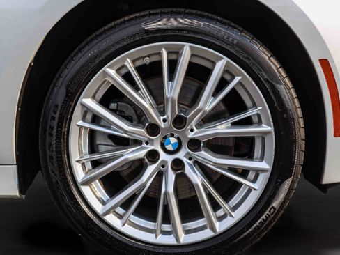 Used 2024 BMW 330i xDrive Sedan w/ Premium Package AWD/4WD image 27