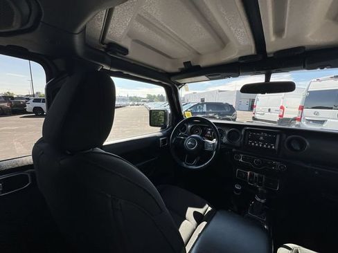 Used 2022 Jeep Gladiator Sport AWD/4WD image 17