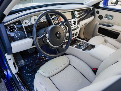 Used 2016 Rolls-Royce Ghost image 3