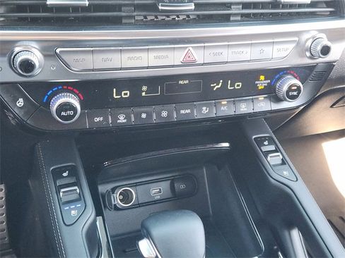 Used 2022 Kia Telluride SX w/ SX Prestige Package image 19