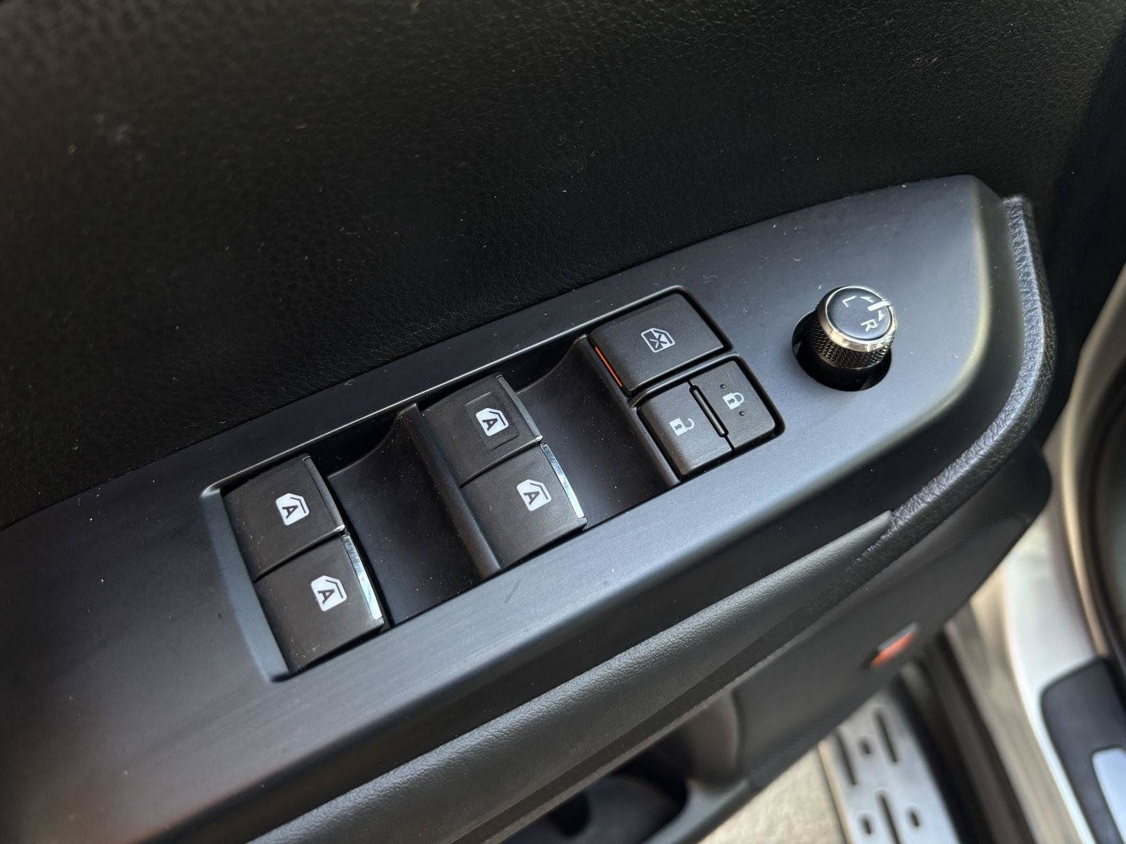 Used 2015 Toyota Highlander Limited Platinum AWD/4WD image 12
