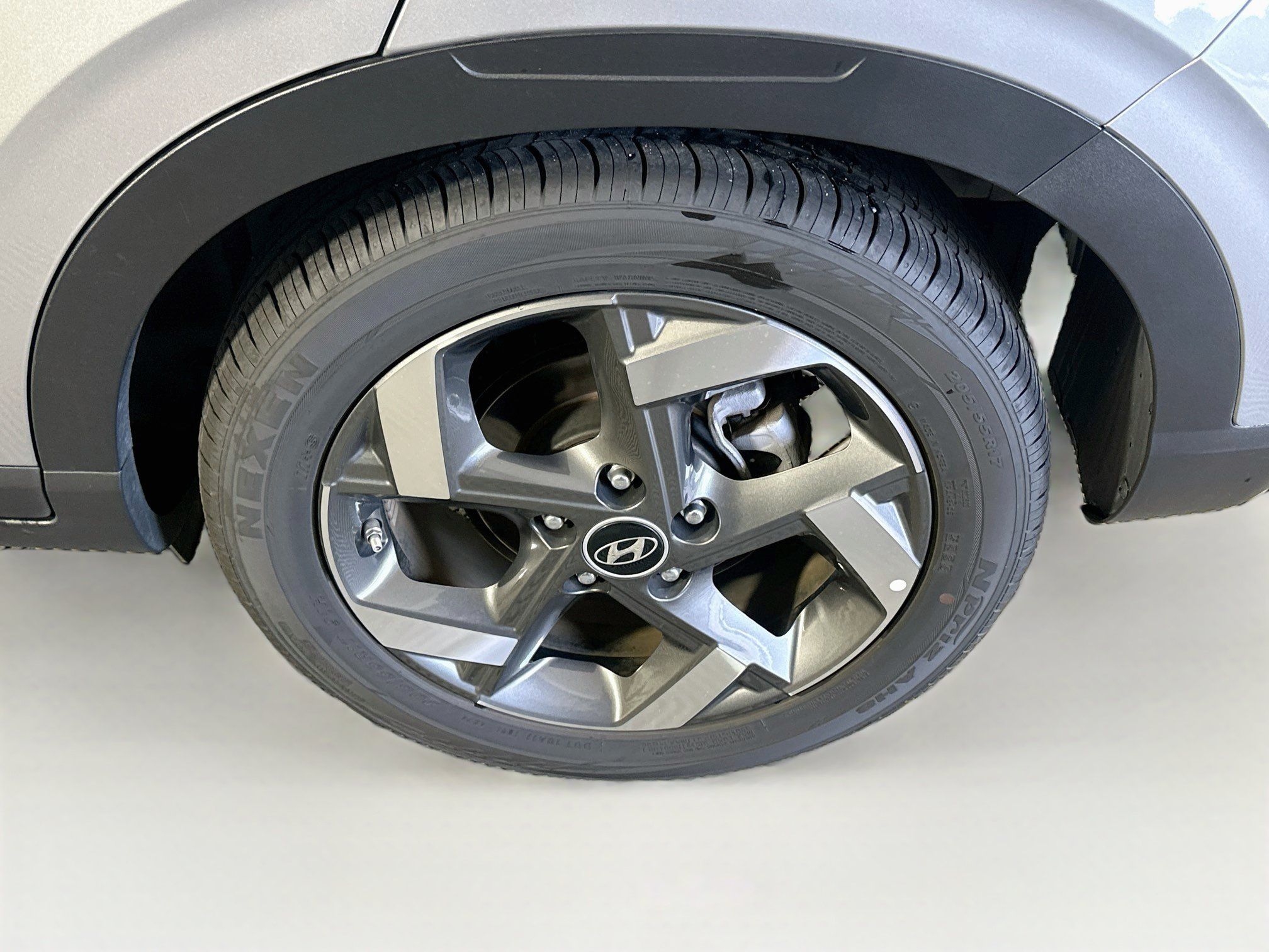 Used 2025 Hyundai Venue SEL FWD image 11