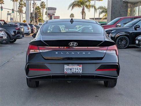 Used 2024 Hyundai Elantra SEL image 4
