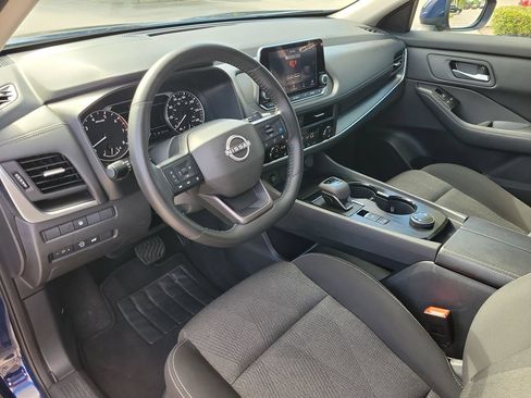 Used 2025 Nissan Rogue SV AWD/4WD image 16