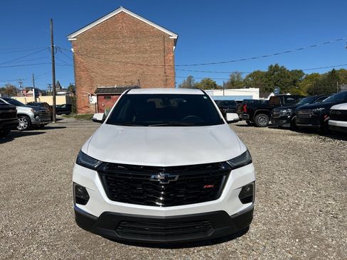 Used 2023 Chevrolet Traverse RS image 9