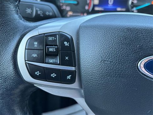 Used 2022 Ford Explorer XLT w/ Equipment Group 202A image 18