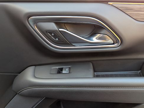 Used 2023 GMC Yukon SLT w/ SLT Luxury Package image 23