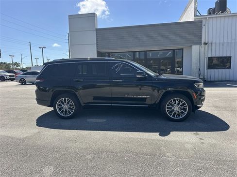 Used 2022 Jeep Grand Cherokee L Summit w/ Luxury Tech Group V image 9