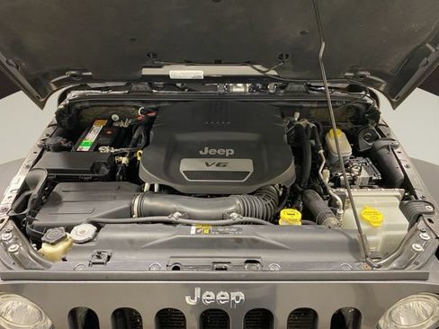 Used 2017 Jeep Wrangler Unlimited Rubicon w/ Connectivity Group AWD/4WD image 29