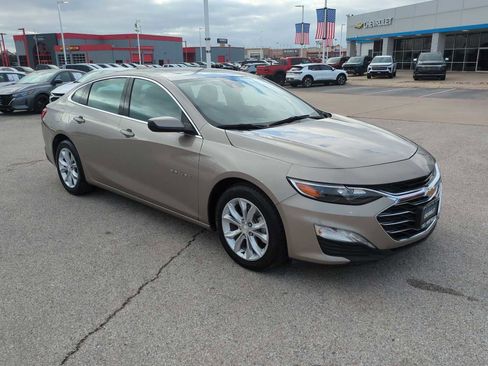 Used 2023 Chevrolet Malibu LT image 2
