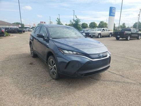 Used 2021 Toyota Venza LE AWD/4WD image 3
