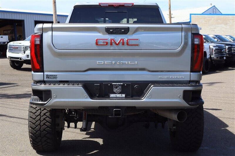 Used 2025 GMC Sierra 3500 Denali w/ Technology Package AWD/4WD image 4
