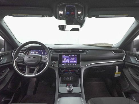 Used 2025 Jeep Grand Cherokee L Laredo w/ Luxury Tech Group I AWD/4WD image 7