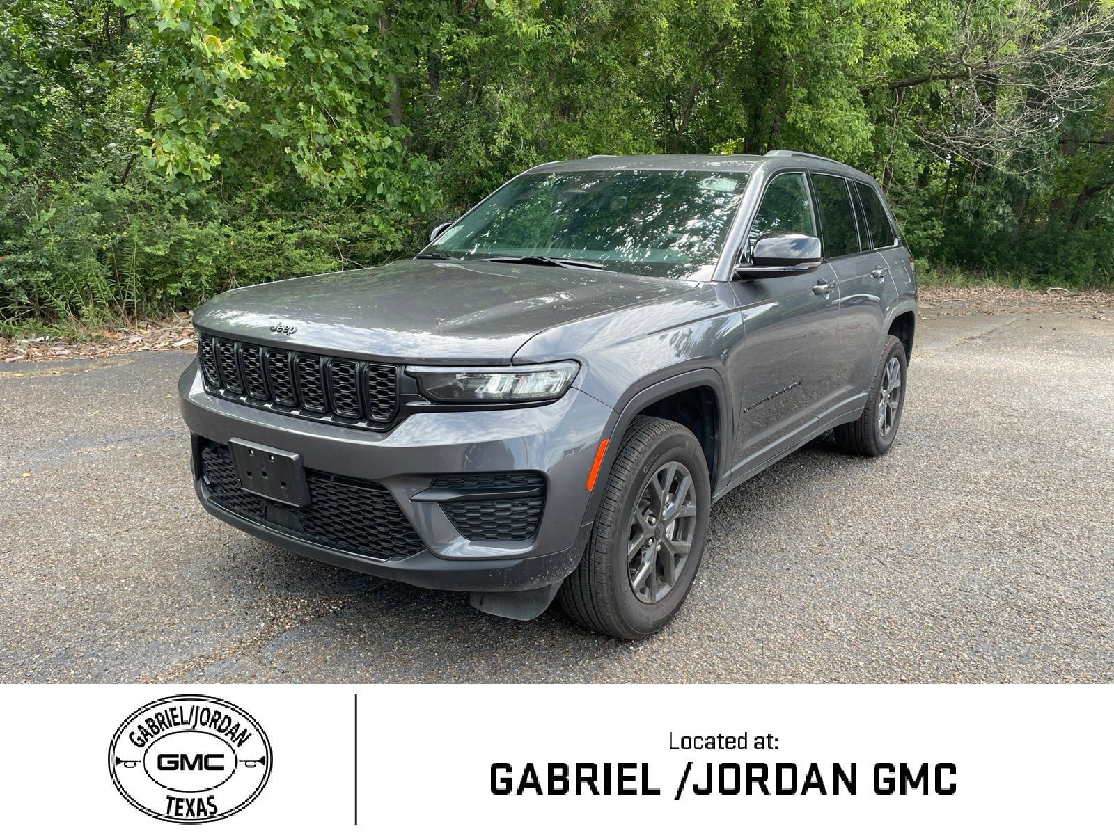 Used 2025 Jeep Grand Cherokee Altitude RWD image 1