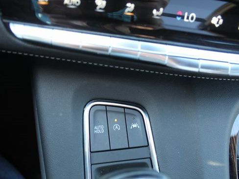 Used 2023 Cadillac Escalade Premium Luxury image 40