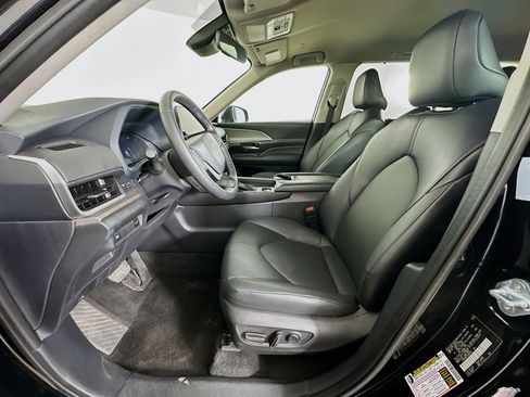 Used 2025 Toyota Grand Highlander AWD image 13