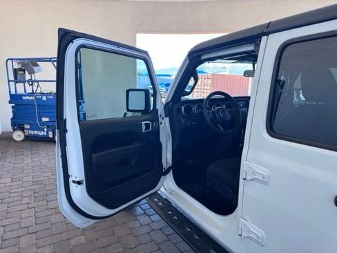 Used 2022 Jeep Gladiator Sport AWD/4WD image 9