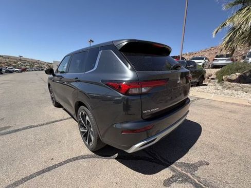 Used 2024 Mitsubishi Outlander FWD image 3