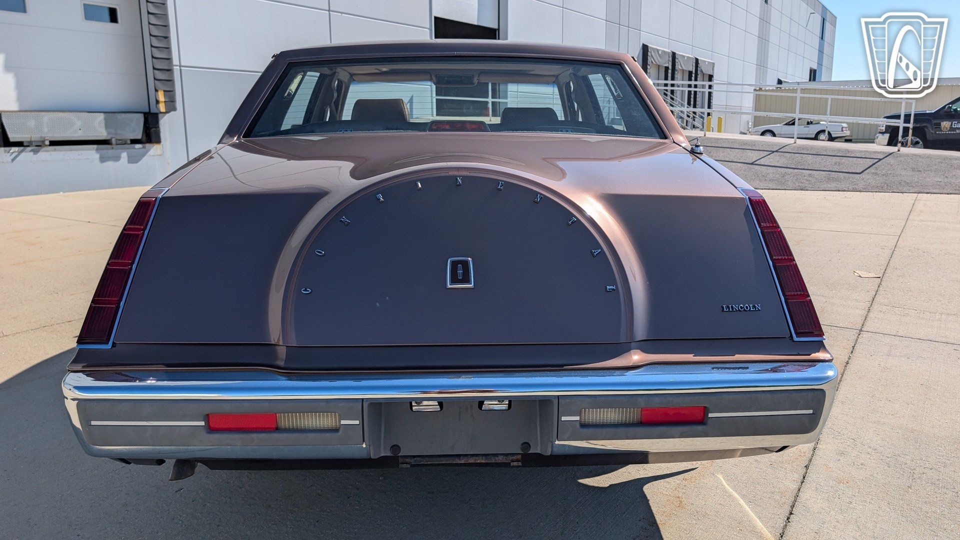 Used 1987 Lincoln Continental Signature RWD image 12