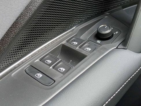 New 2026 Volkswagen Tiguan SE FWD image 31