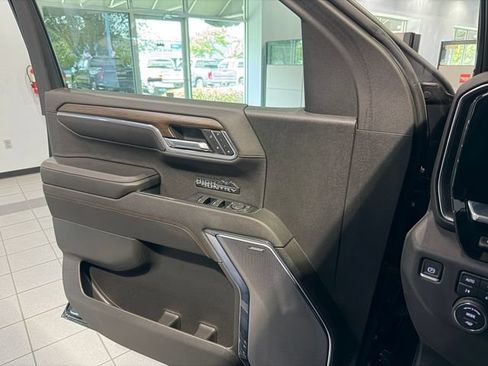 Used 2024 Chevrolet Silverado 1500 High Country w/ Technology Package AWD/4WD image 28
