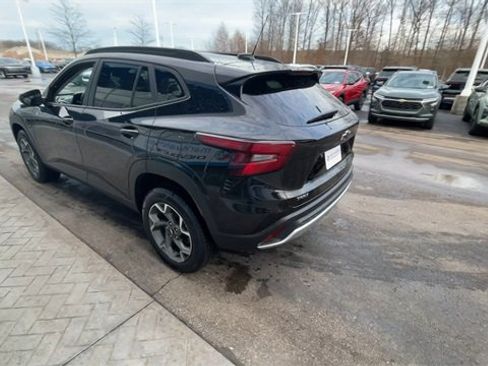 Certified 2025 Chevrolet Trax LT w/ LT Convenience Package image 6