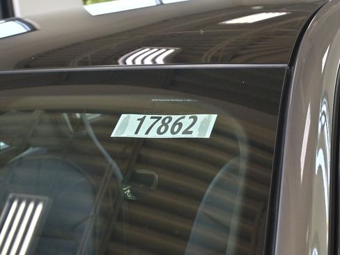 New 2026 BMW 750e xDrive w/ Executive Package image 27