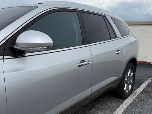 Used 2010 Buick Enclave CXL w/ Trailering Provision Package FWD image 4