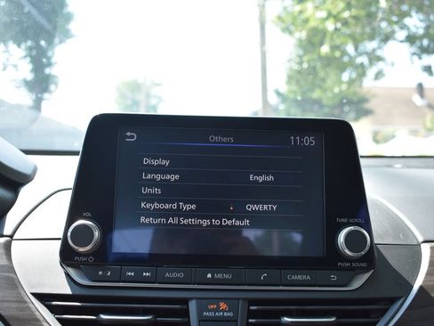 Used 2025 Nissan Altima 2.5 SV FWD image 17