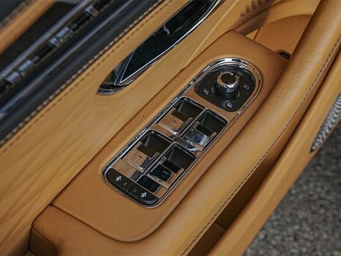 Certified 2021 Bentley Flying Spur V8 image 38