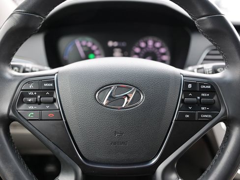 Used 2017 Hyundai Sonata Limited image 37