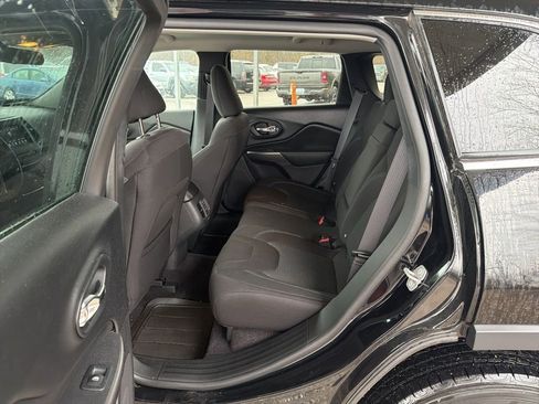 Used 2019 Jeep Cherokee Latitude w/ Popular Appearance Group image 7