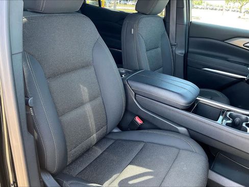 Used 2025 Chevrolet Traverse LT AWD/4WD image 11