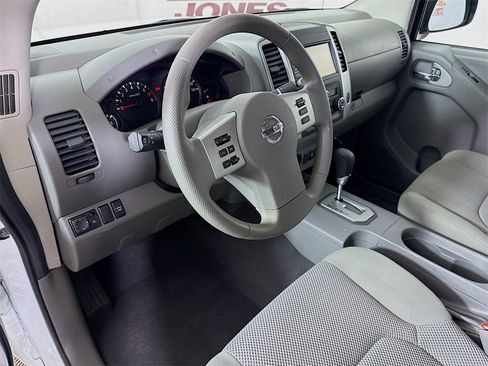 Certified 2020 Nissan Frontier SV w/ Midnight Edition Floor Mats image 20