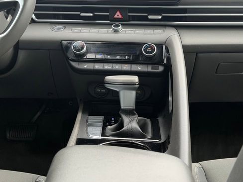 Used 2023 Hyundai Elantra SEL w/ Convenience Package FWD image 32