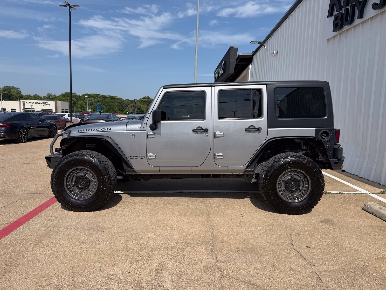 Used 2016 Jeep Wrangler Unlimited Rubicon w/ Connectivity Group AWD/4WD image 3