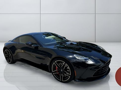 Used 2025 Aston Martin V8 Vantage Coupe RWD image 9