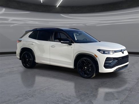 New 2026 Volkswagen Tiguan SE R-Line image 2