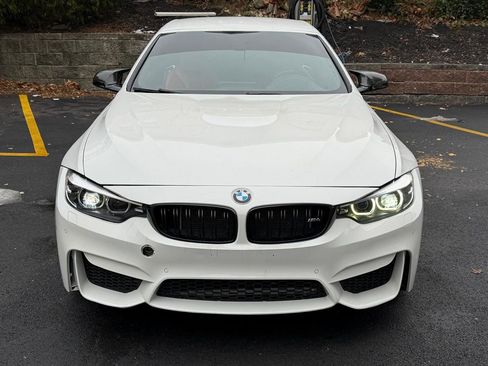 Used 2018 BMW M4 Convertible image 2