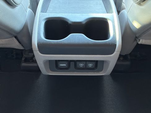 Used 2019 Honda Odyssey Elite image 17
