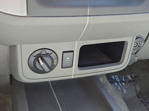 Used 2017 Nissan Frontier SV image 28