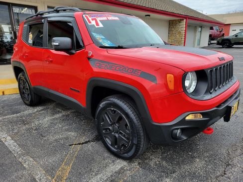 Used 2017 Jeep Renegade Trailhawk image 3