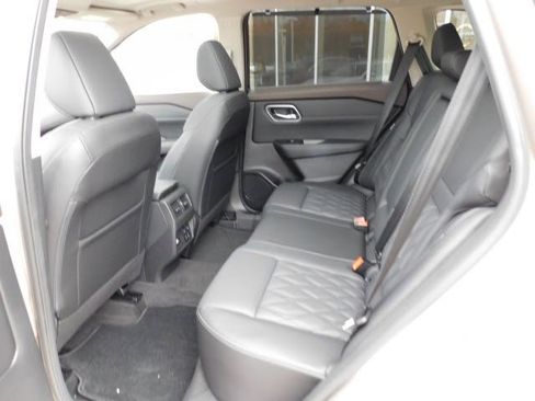 Certified 2022 Nissan Rogue Platinum w/ Head-Up Display Package image 8