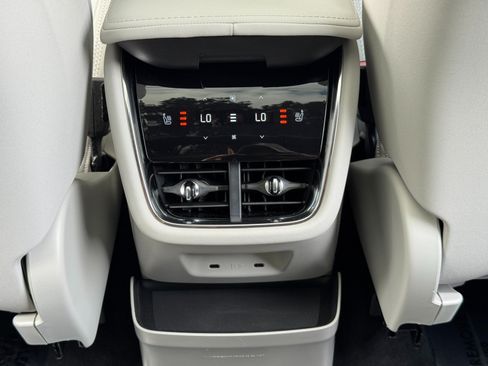 Used 2025 Volvo EX90 Ultra AWD/4WD image 34