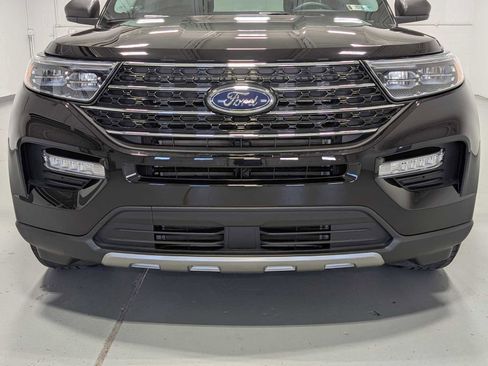 Used 2023 Ford Explorer XLT w/ Equipment Group 202A AWD/4WD image 2