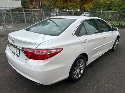 Used 2017 Toyota Camry XLE image 5