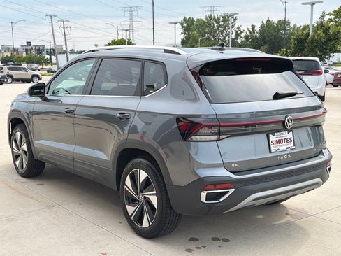 Used 2025 Volkswagen Taos SE AWD/4WD image 6